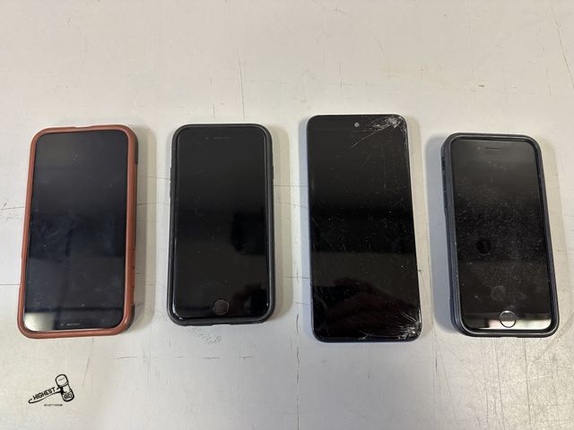 Lot 91-7970 - 4 CELL PHONES