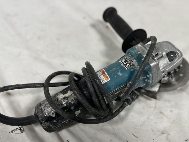 Lot 91-7700 - MAKITA 5" ELECTRIC GRINDER 9565CV