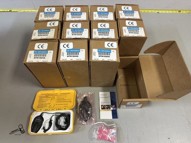 Lot 91-9347 - 12 MOTOROLA NTN1624A COMMPORT EAR MICROPHONE RECIEVER SYSTEM WITH PALM SWITCH IN BOXES