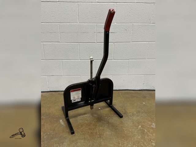 Lot 91-10502 - CMP SNOWMOBILE LIFT