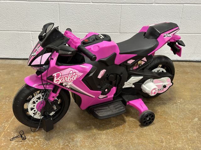Lot 91-9777 - MSRP $118.00 LIKE NEW 6V Barbie Motorcycle Ride on, Max 1 mph, for Kids Ages 3+ Years, by Flybar WIT...