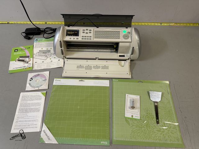 Lot 91-8999 - CRICUT CREX001 WITH ACCESSORIES &amp; MANUALS