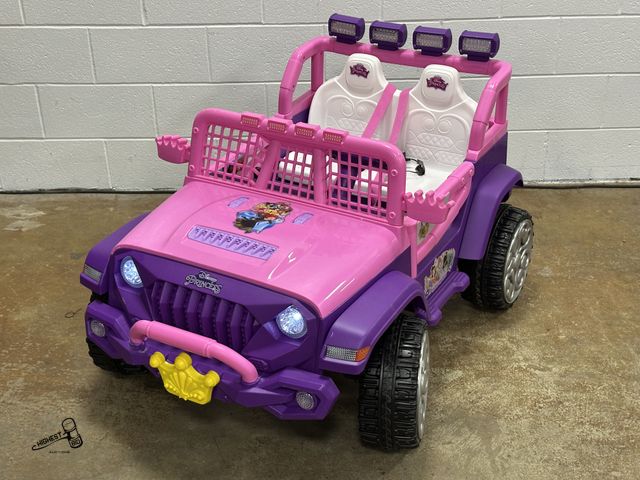 Lot 91-9779 - MSRP $248.00 LIKE NEW 12V Disney Princess Voyager Battery Powered Ride On SUV, with Remote