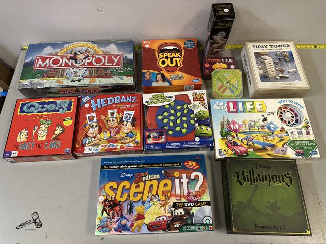 Lot 91-9792 - 12 MIXED ASSORTMENT OF GAMES: MONOPLY, LIFE, AND MORE WITH TOTE