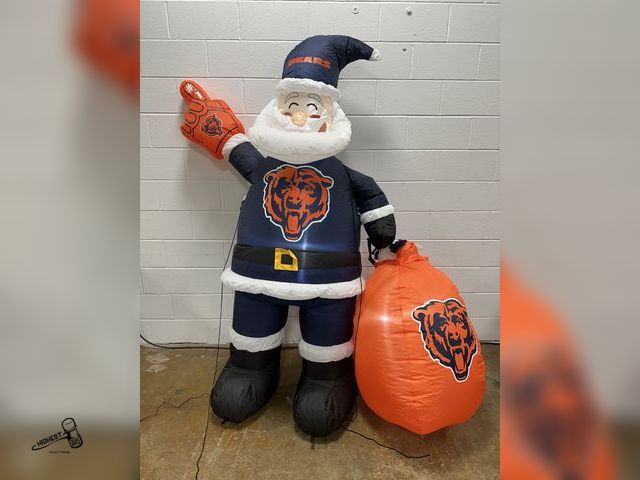 Lot 91-10572 - NFL CHICAGO BEARS 7 FT LED LIT INFLATABLE MASCOT