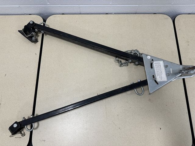 Lot 91-9476 - TOW BAR SYSTEM FOR TOWING A VEHICLE BEHIND A MOTORHOME OR TO THE SAND DUNES