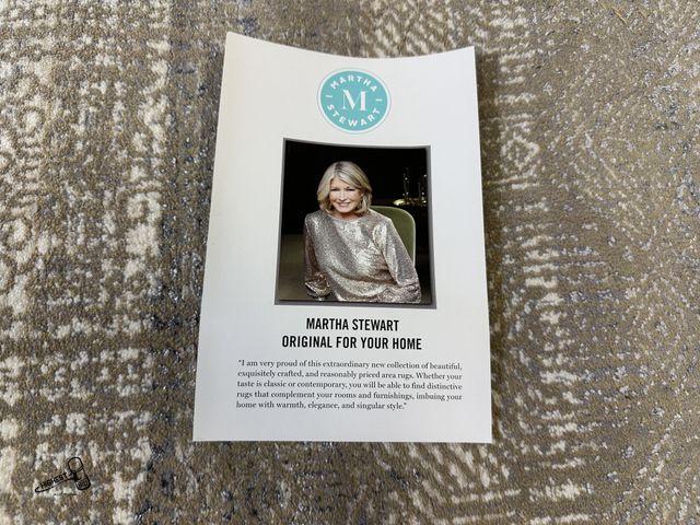 Lot 91-9413 - New MARTHA STEWART LIGHT GREY/BEIGE 2' 6" X 4'