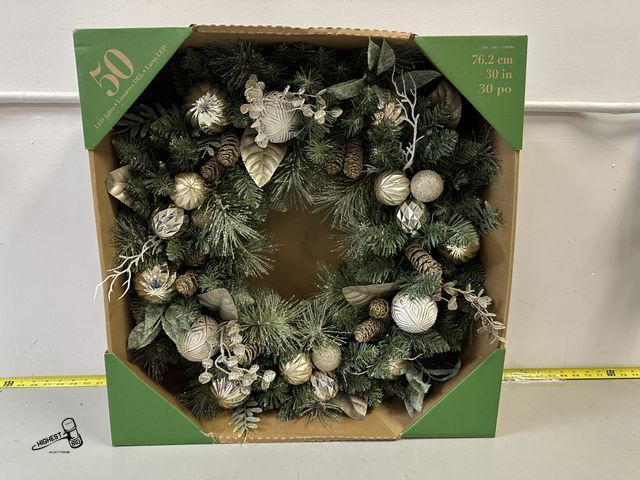 Lot 91-10407 - New 30" PRE-LIT LED WREATH BATTERY-OPERATED 50 LED LIGHTS - HOLIDAYS ARE COMING