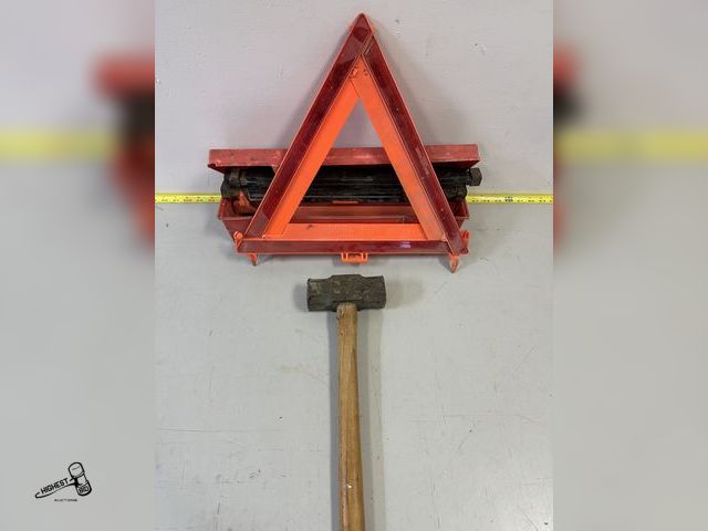 Lot 91-7076 - SLEDGEHAMMER WITH A SAFETY TRIANGLE KIT
