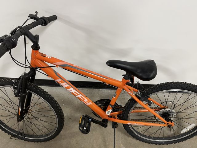 Lot 91-7931 - HUFFY INCLINE 24" 18 SPEED BIKE WITH FRON SUSPENSION