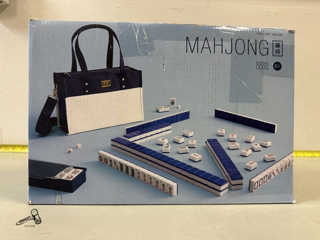 Lot 91-8621 - MAHJONG - 3 DICE - 166 MAHJONG TILES - 4 TILE TRAYS WITH LIDS - 1 TOTE BAG WITH SHOULDER STRAP