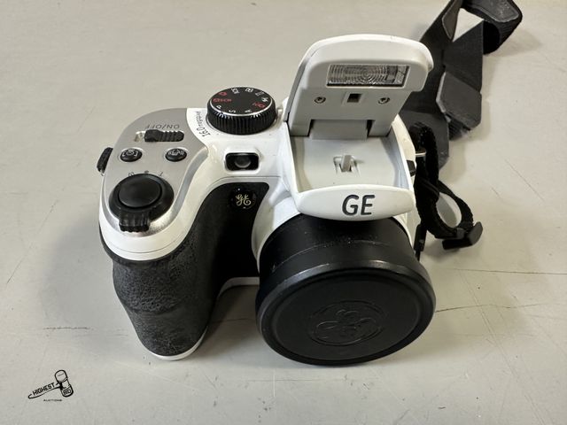 Lot 91-8978 - GE X500 DIGITAL CAMERA 15X WIDE OPTICAL ZOOM