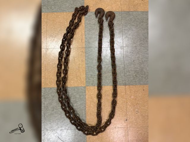 Lot 91-10272 - 14 FOOT SUPER HEAVY DUTY LOG CHAIN WITH BIG HOOKS