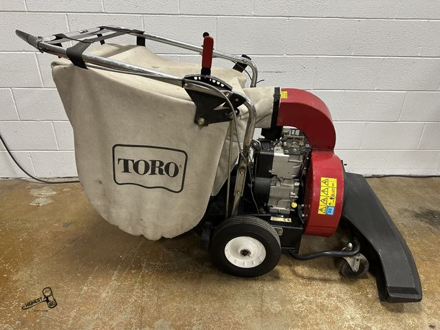 Lot 91-10424 - TORO SELF PROPELLED 5HP VACUUM BLOWER - WITH BAGGER SYSTEM - LEAVES ARE COMING SOON - ALSO GREAT FOR...