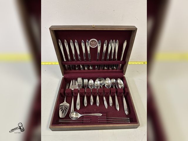 Lot 91-7082 - AMERICAN STAINLESS SILVERWARE SET IN WOODEN CASE - 74 TOTAL WITH CASE - NOT IN ORIGINAL CASE