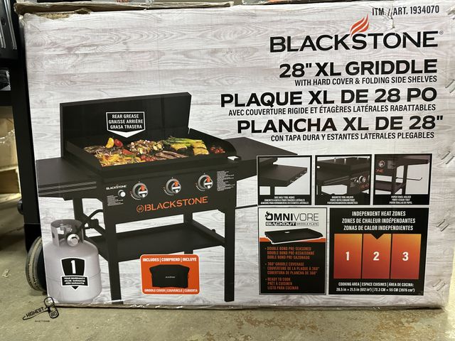 Lot 91-8933 - New BLACKSTONE 28" XL GRIDDLE WITH HARD COVER &amp; FOLDING SIDE SHELVES INCLUDES COVER &amp; GREASE...