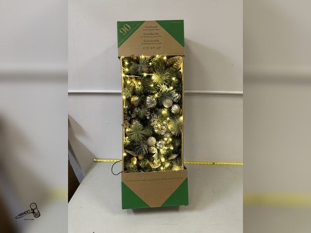 Lot 91-7227 - New 9 FOOT PRE-LIT GARLAND 90 LED LIGHTS