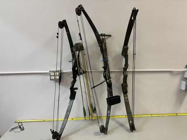Lot 91-10410 - 3 COMPOUND BOWS - BROWNING COYOTE CX8A - DARTON - INDIAN - WITH SIGHTS AND ARROWS