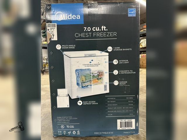 Lot 91-8538 - New Scratch & Dent MIDEA  7.0 CU. FT. Chest Freezer CHEST FREEZER - CONVERTS TO A REFRIGERATOR - INT...