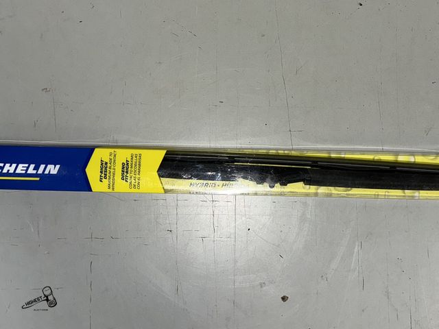 Lot 91-8515 - 26" MICHELIN WIPER BLADE