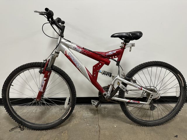 Lot 91-7906 - MONGOOSE XR75 26" 21 SPEED BIKE WITH SHOCKS