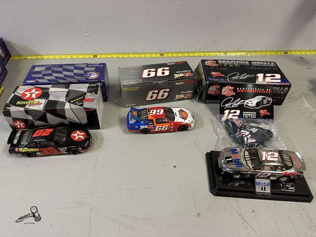 Lot 91-7555 - NASCAR RACING COLLECTIBLES 1:24 SCALE NASCAR COLLECTABLES RACING CHAMPIONS PRECIOUS METALS TEAM COLO...