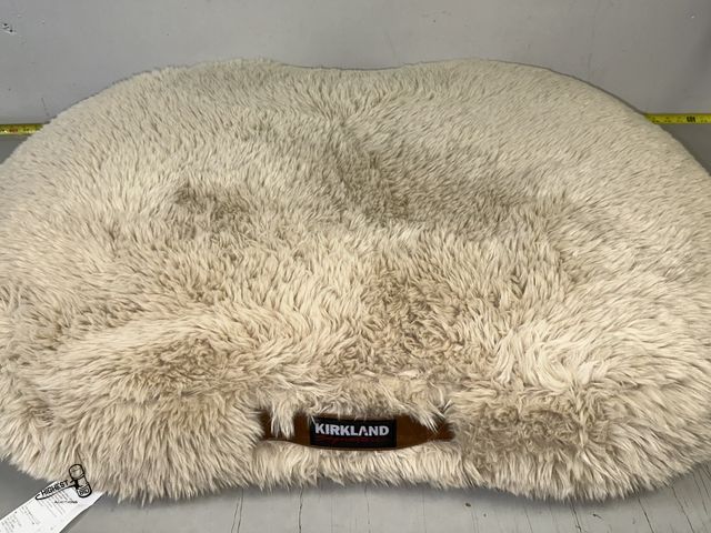 Lot 91-8522 - Kirkland Signature Aerocloud Pillow Pet Bed - Faux Fur Polyester Cover - Machine Washable Removable ...