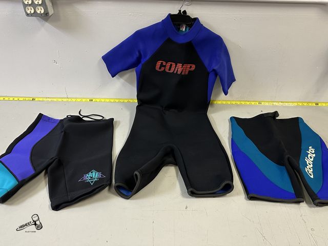 Lot 91-8814 - 3 WETSUITS SIZE MEDIUM - COMP SHORTY - RIDE THE WAVE SHORTS - GLADIATOR SHORTS