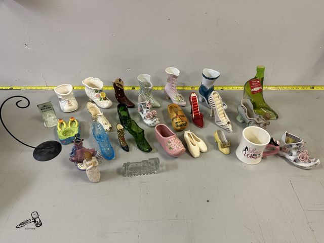 Lot 91-9342 - VINTAGE GLASS &amp; CERAMIC SHOE COLLECTION &amp; MORE