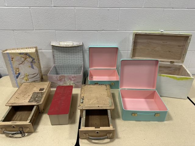 Lot 91-10338 - 8 STORAGE BOXES