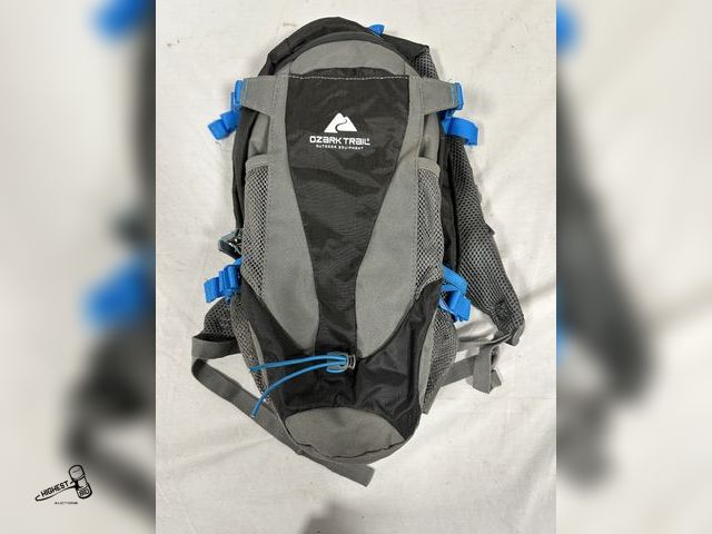 Lot 91-7621 - OZARK TRAIL OUTDOOR EQUIPMENT DRINK PACK STILL HAS SHRINK WRAP ON STRAW &amp; HOSE