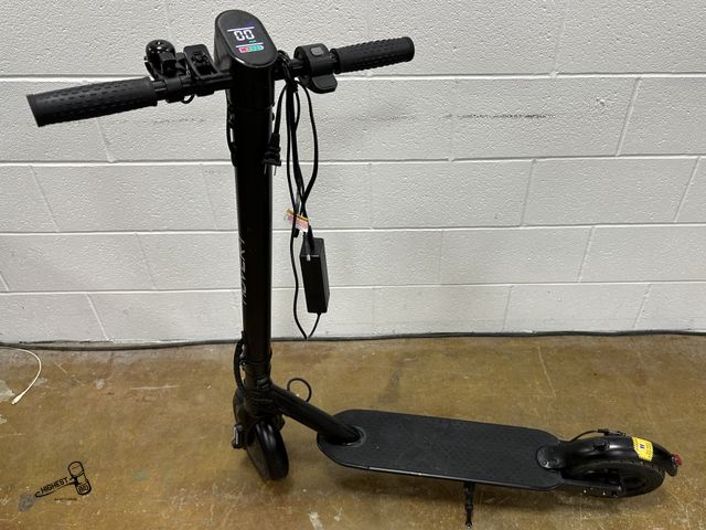 Lot 91-10231 - MSRP $349.99 NICE ELECTRIC Hover-1™ Journey 2.0 E-Scooter BROKEN LEVER TO HAND BREAK INCLUDES CHARGE...