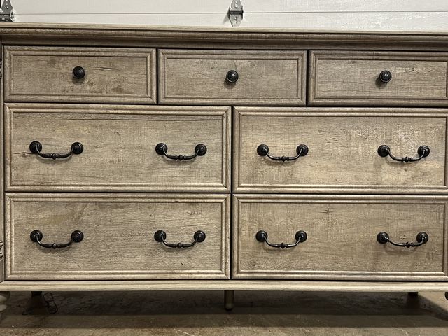 Lot 91-7234 - 7 DRAWER DRESSER
