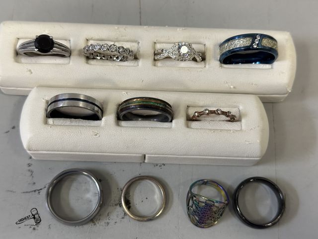 Lot 91-9623 - 11 ASSORTED RINGS RING HOLDER NOT INCLUDED