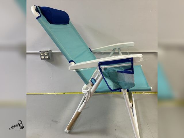 Lot 91-9747 - New OVERSIZED BEACH CHAIR TEAL NEW IN BOX