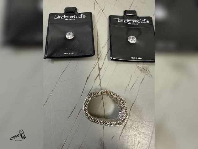 Lot 91-7837 - 2 LOOSE STONES &amp; RING