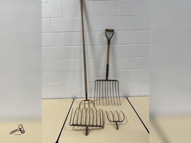 Lot 91-7115 - 4 VINTAGE PITCHFORKS