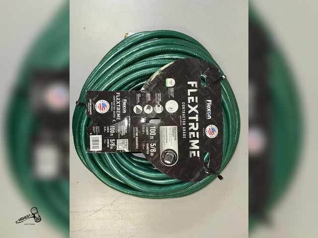Lot 91-8735 - FLEXON FLEXTREME CONTRACTOR GRADE 100 FT 5/8 DIAMETER GARDEN HOSE