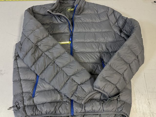 Lot 91-9698 - New MENS XL GREY G.H.DBASS AND COMPANY