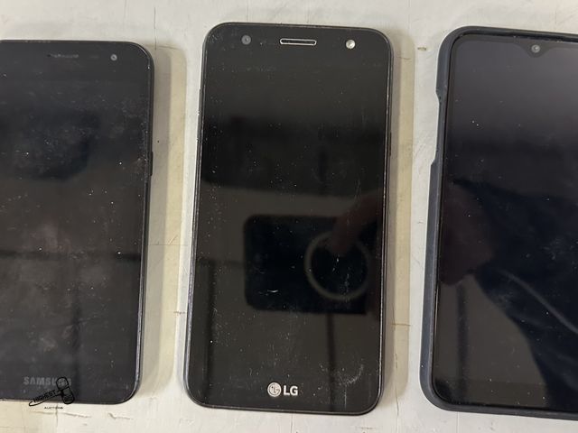 Lot 91-8123 - 3 CELL PHONES ASSORTED BRANDS