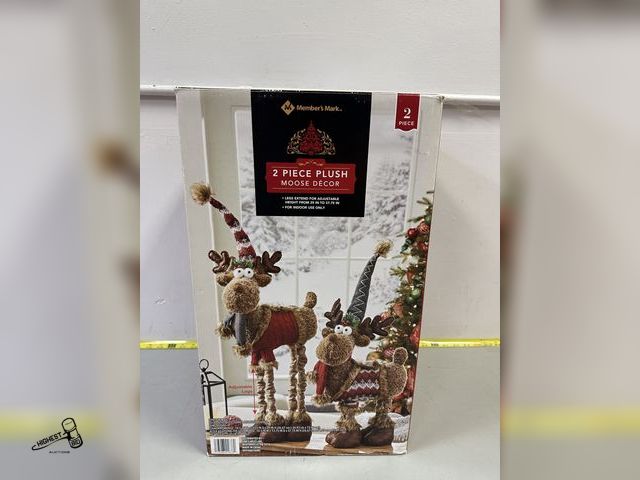 Lot 91-6402 - MEMBERS MARK 2 PIECE PLUSH MOOSE DECOR - LEGS EXTEND FOR ADJUSTABLE HEIGHT FROM 29" TO 37.75" - FOR ...