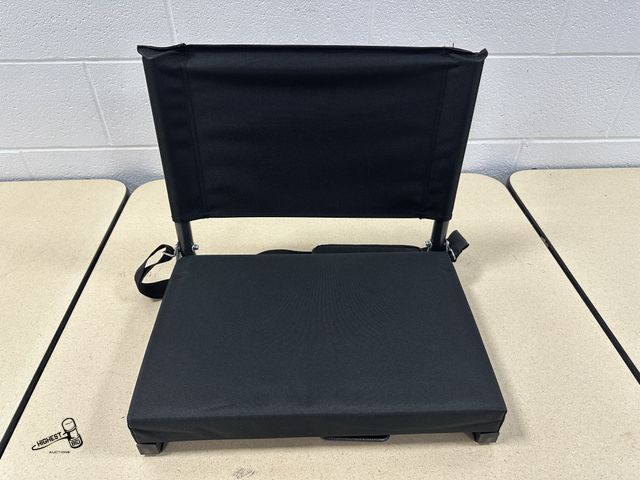 Lot 91-7178 - STADIUM SEAT with carrying straps
