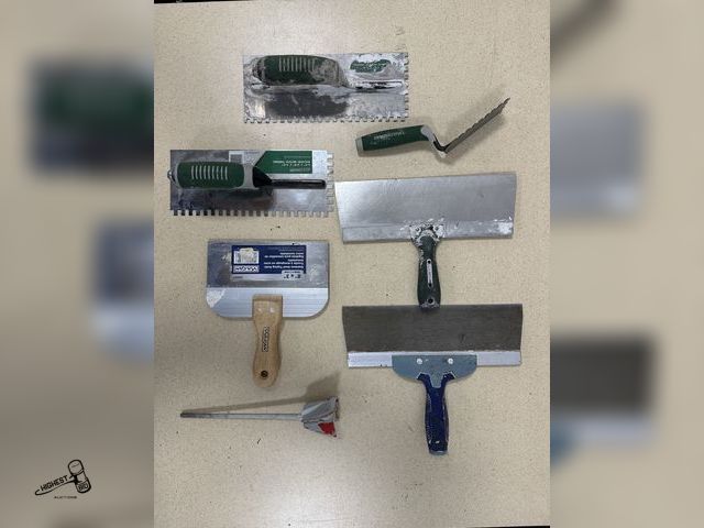Lot 91-7123 - 3 TROWELS AND 3 TAPING KNIVES WITH A MIXER