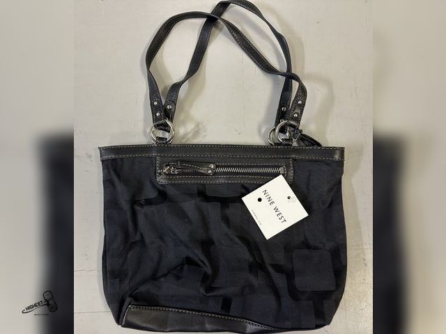 Lot 91-9713 - New NINE WEST BLACK PURSE VEGAS SIGNS