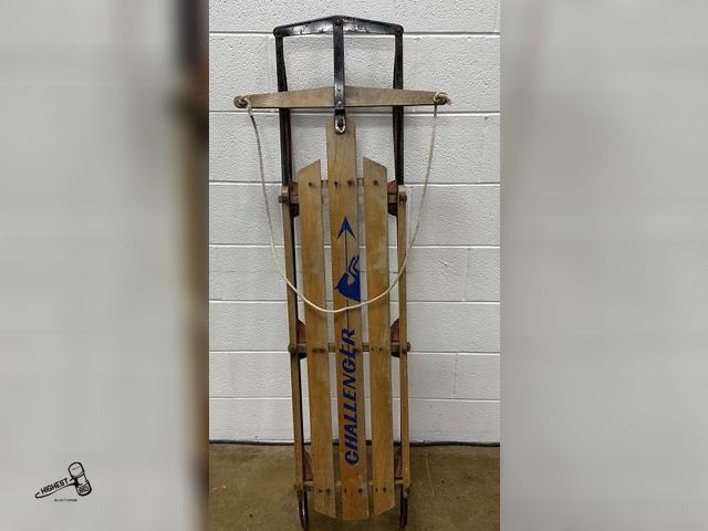 Lot 91-10287 - VINTAGE CHALLENGER WOODEN SNOW SLED