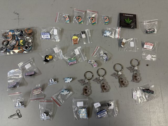 Lot 91-8363 - MICHIGAN SOUVENIRS - KEY CHAINS - BUTTONS - FUNNY PINS &amp; MORE