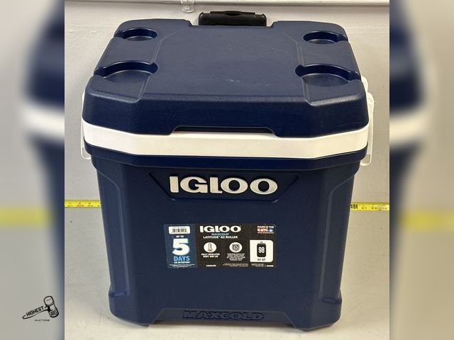 Lot 91-9301 - IGLOO MAXCOLD LATITUDE 62 ROLLER FULLY INSULATED COOLER HOLDS UP TO 98 CANS OR 62 QT UP TO 5 DAYS IC...