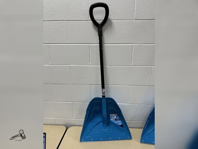 Lot 91-7461 - SUNCAST 20" SNOW SHOVEL COMBO