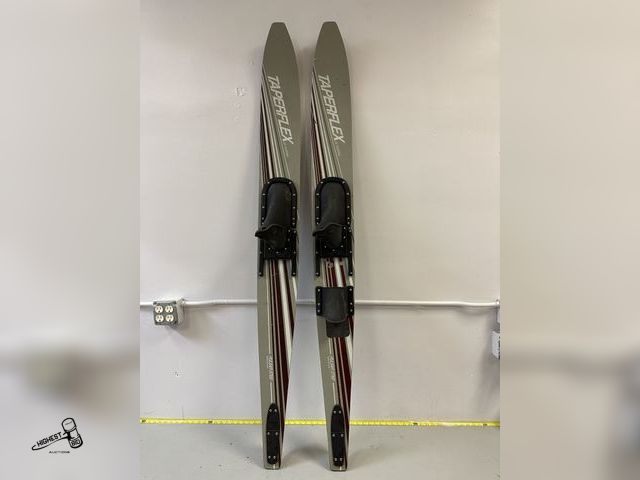Lot 91-6460 - TAPERFLEX BY PURITAN PULSAR ST100 GRAY STRIPPED WATERSKIS