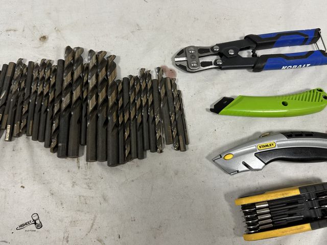 Lot 91-7722 - 30 NEW DRILL BITS - KOBALT WIRE CUTTERS - 2 RAZOR KNIFES - DEWALT ALLEN WRENCH SET